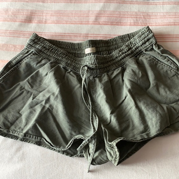 Holister green cargo shorts - Picture 1 of 2
